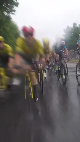 Under the warm Mediterranean sun, the Costa Blanca reveals itself as a paradise for cyclists. Between Alicante, Calpe, and Torrevieja, every climb tells a story of determination and freedom. The smooth roads, ocean views, and mountain routes attract both amateurs and professionals — including teams like UAE Team Emirates and Visma | Lease a Bike, who use these landscapes to shape their victories. Here, cycling is more than sport — it’s therapy. The mind clears, the body strengthens, and life finds rhythm in every pedal stroke. It’s where health, friendship, and purpose meet on two wheels. 🚴‍♂️ Keywords: CostaBlanca, Alicante, Calpe, Torrevieja, proCycling, motivation, endurance, training, health, adventure 📲 Follow my Instagram and YouTube: @emersonbarbosaxx 🇧🇷 Siga-me 🇬🇧 Follow me 🇮🇹 Seguimi 🇪🇸 Sígueme 🇫🇷 Suis-moi 🇩🇪 Folgen Sie mir 🇯🇵 私に従ってください 🇨🇳 跟我來