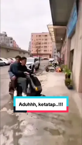 Simple, good looking.. nih, gamis anak kaysha aja, bisa sekalian dipakai untuk ibadah juga.. #gamisanak #gamiskekinian #gamislebaran #gamiscantik #gamismurah 