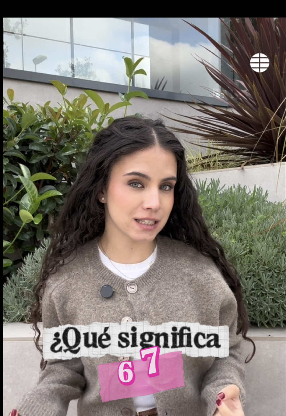 ¿Qué significa el 6 7 que usan los adolescentes? Realmente no tiene significado. Para ellos es como el comodín de la llamada, les sirve para todo… incluso para vacilar un poco a los adultos. Lo que sí podemos contarte es su origen y a quién se debe su popularidad #67 #sixseven #expresión #jovenes 