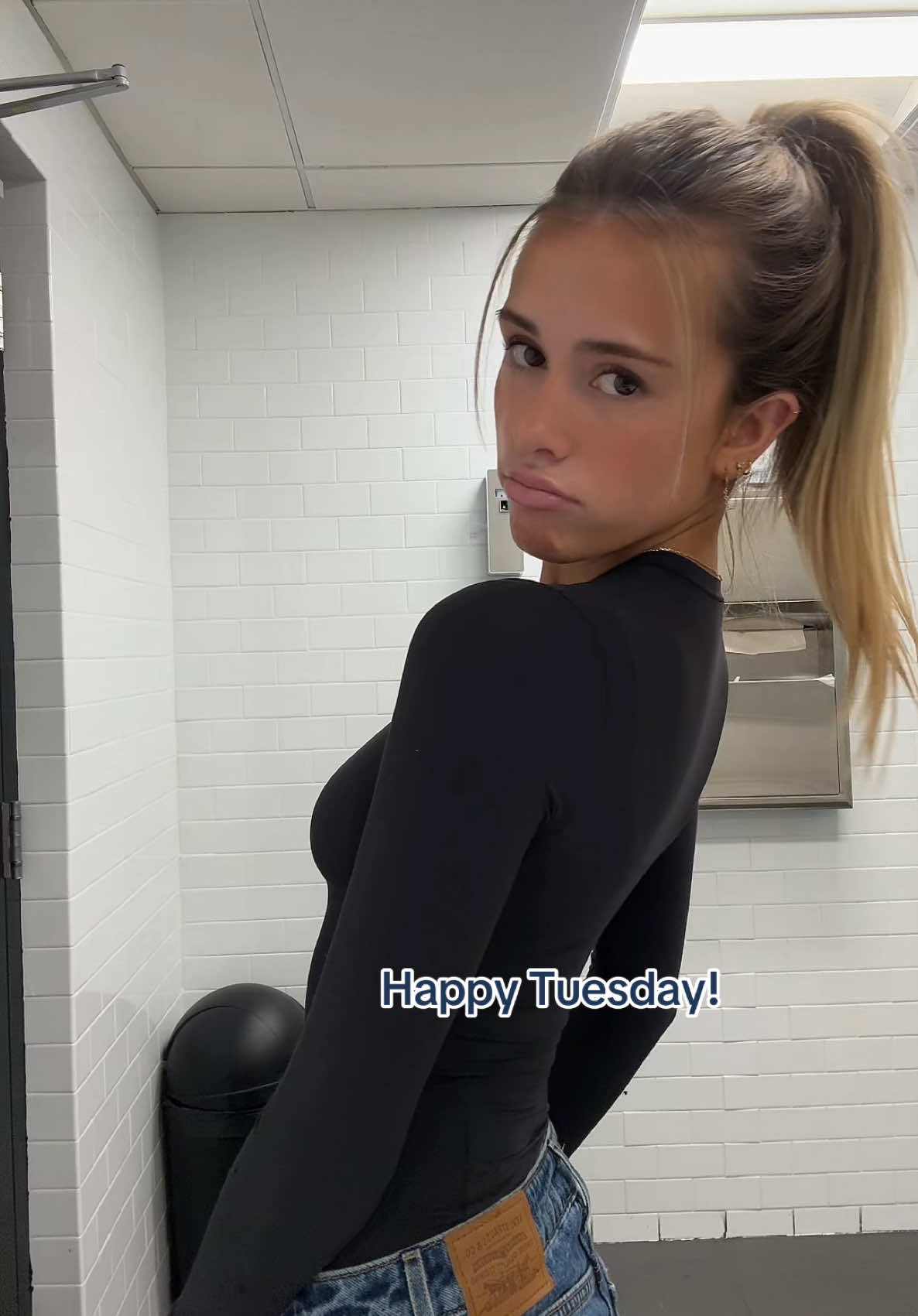 Couldn’t be having a worse hair day🤗🤗🤗🤗🤗UGH 