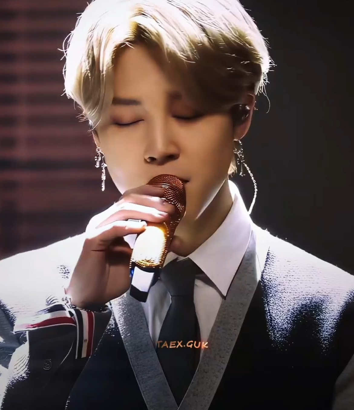 my favourite cover of them, it makes me so emotional. Try the warm yellow filter on CapCut for better quality! #bts #capcutforde #capcut #kpop #capcutpioneer 