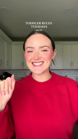 going to do my best to be a craft mom this holiday season!!! 🎄❄️ ⛄️🎅🏻 #momminmads #toddlerrulestuesday #toddlermom #toddleractivities