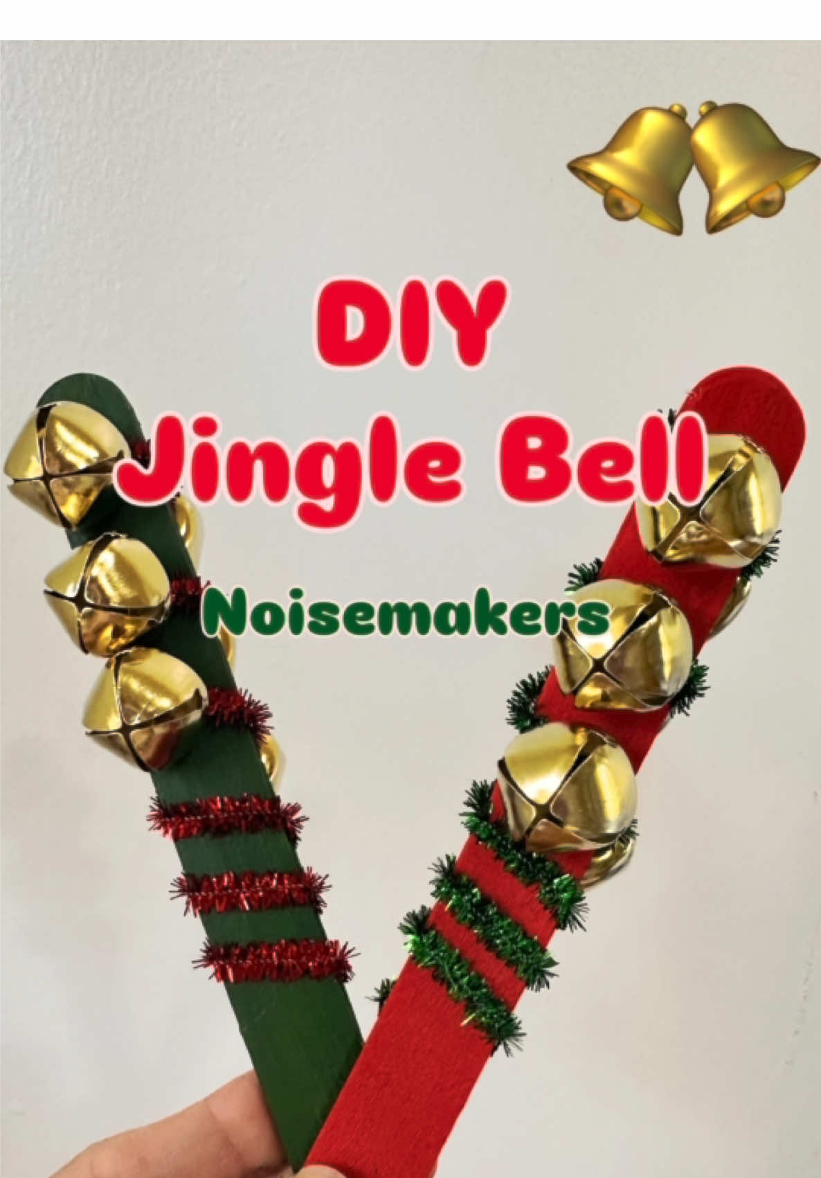 ✨Jingle all the way, DIY style! 🔔🎄 These festive jingle bell noisemakers are such a fun way for kids to make their own holiday music — shaking, dancing, and giggling all the way! 💚❤️ —— ✨¡A sonar todo el camino, versión DIY! 🔔🎄 Estos cascabeles festivos son una forma súper divertida para que los niños creen su propia música navideña — ¡sacudiendo, bailando y riendo sin parar! 💚❤️ —— ✨Blim-blim o caminho todo, estilo DIY! 🔔🎄 Esses sinos festivos são uma maneira superdivertida das crianças criarem sua própria música de Natal — sacudindo, dançando e dando risadas o tempo todo! 💚❤️ . . #holidaycrafts #christmascrafts #jinglebells #craftsforkids #diychristmas 