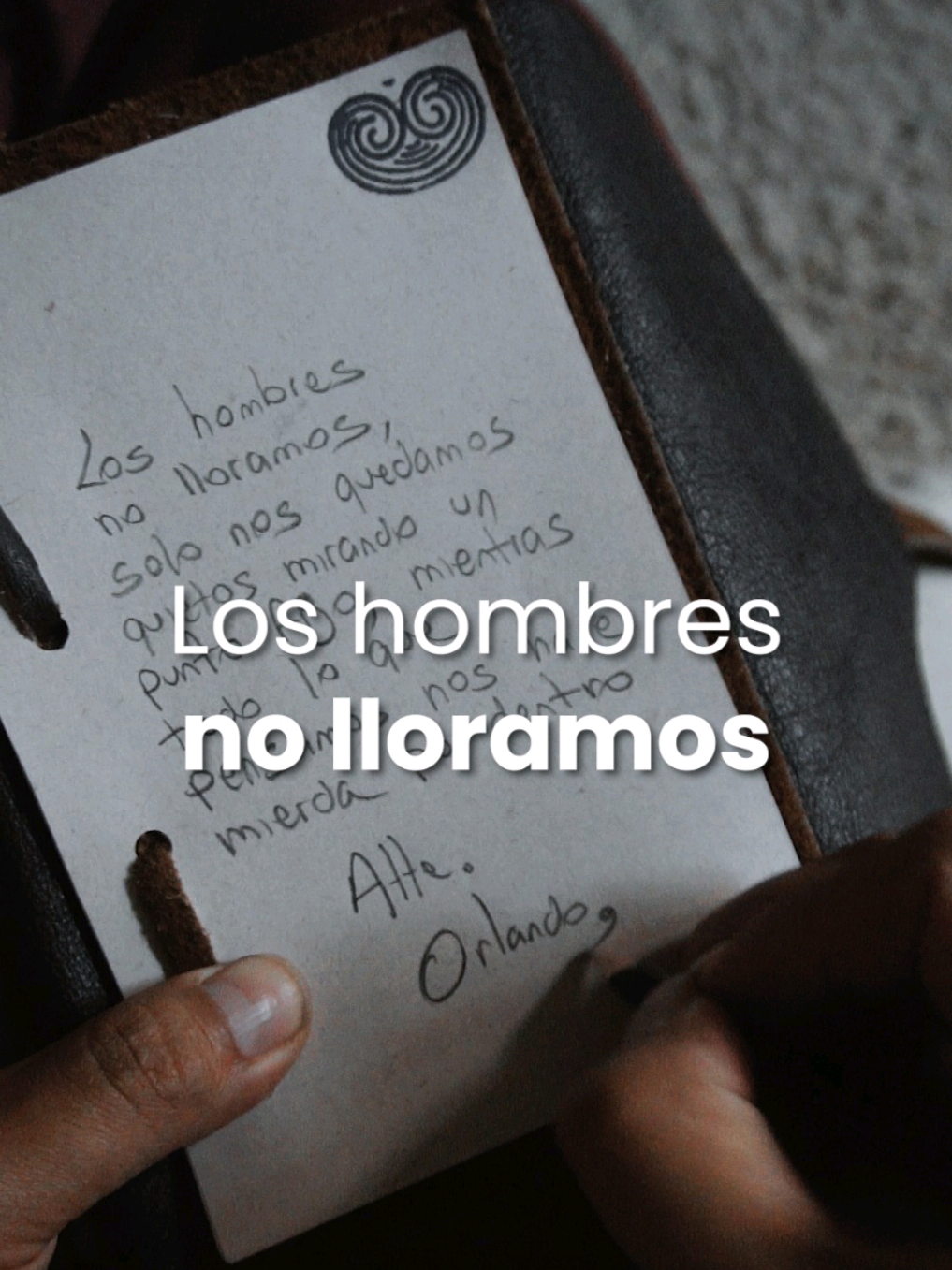 Los hombres no lloramos. #resiliencia #dolor #hombres #konkanela #frases  Los hombres no lloramos, solo nos quedamos quietos, mirando un punto fijo, mientras todo lo que pensamos nos hace m!erd@ por dentro. -Orlando,