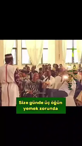 Vücudun fabrika değil, yaşam kaynağıdır. “Günde üç öğün ye” kuralı, bize öğretilmiş bir alışkanlık. Oysa atalarımız çoğu zaman tek öğünle yaşardı. Açlık bir düşman değil, hücrelerimiz için yenilenme fırsatıdır. Sürekli yemek, sürekli çalışmak gibi: Bedenini dinlendirmezsen, enerjin tükenir. Zihnini berraklaştırmak, metabolizmanı dengelemek istiyorsan; ✨ Midenin de nefes almasına izin ver.