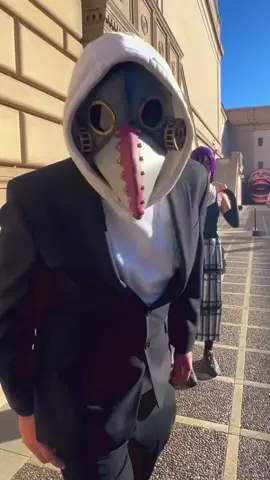 TIME FOR A STRATEGIC RETREAT RUNAWAY‼️‼️ kobeni😥🔪 @pat0mo  Reze/Bomb devil 💣🌼 @juno  • • • Tags: #animepasadena #reze #violencedevil #chainsawmancosplay #kobeni                         