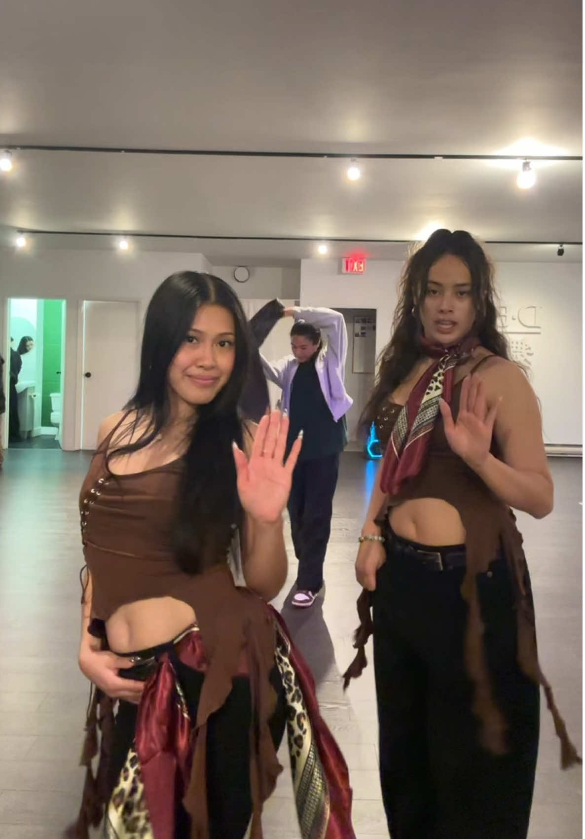 Hehehehe we backkk @sadie Dc @kipittok #fyp #duo #dance #vancouver 