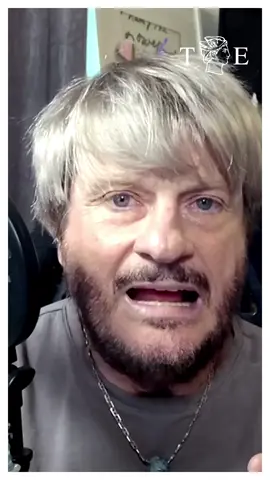 Das ganze sensationelle Gespräch mit Top-Comedian Kay Ray (@KayRayKunst) gibt es hier: https://www.tichyseinblick.de/video/interview/kay-ray-teilt-aus-gegen-cancel-culture/