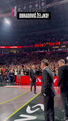 Izlazak uz ovacije sa tribina najveceg ZELJKA OBRADOVICA na parket Stark Arene! 🏆🥰🖤🤍 #fy #foryoupage #partizan #euroleague 