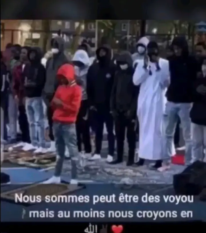 nous sommes peut-être des voyous mais au moins nous croyons en   Allah 🙏