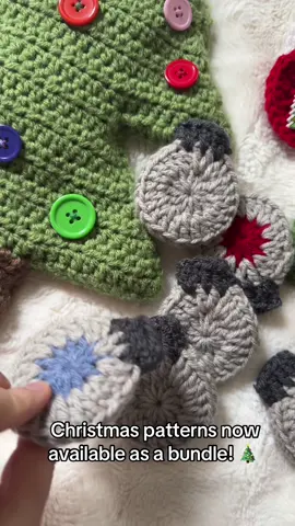 Family Christmas games! 🎄🧶 Patterns available as a bundle or individually in my Etsy shop!! 💖 . . . #crochet #crochetersoftiktok #crochettiktok #crochettok #crocheting 