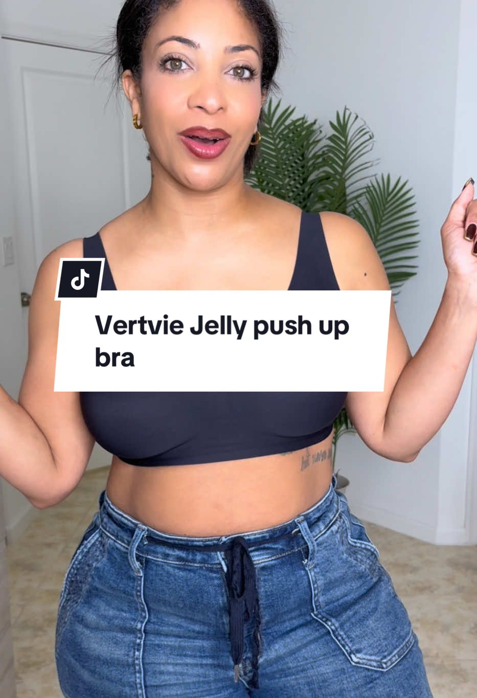 The push up is so unreal 🤩🤩🤩 #vertvie #jellybra #pushupbra #wirelessbra #tiktokshopblackfriday 
