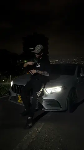 “EXTRADITABLESSD” rompiendo por todo lado, muy agradecido y feliz por todo el apoyo 🩸🫀. Seguimos camellando no le bajamos una raya ⛅️. #fyp #musica #medellin #trap 