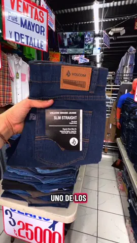 3 Jeans por 25 rojos. 330 metros al oeste de la estación metropolitana sur de bomberos 