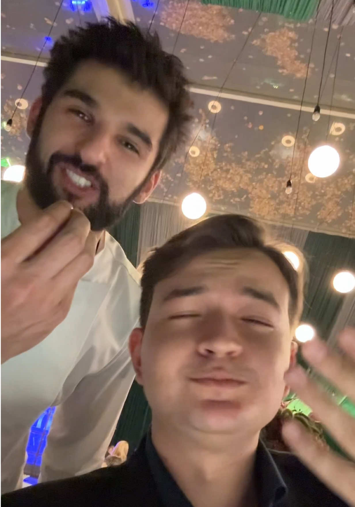 RETROSCENA in Romania 🇷🇴 Richard Abou Zaki este singurul roman cu o stea Michelin din lume ⭐️ Sper ca va place “fructul de pasiune” 😂 #InspectorMunchies #MunchiesInRomania #RichardAbouZaki #Retroscena #fypromania 