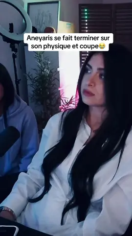 Aneyaris se fait terminer sur son sourire et coupe son live #aneyaris #facereveal #clipsdetwitch 