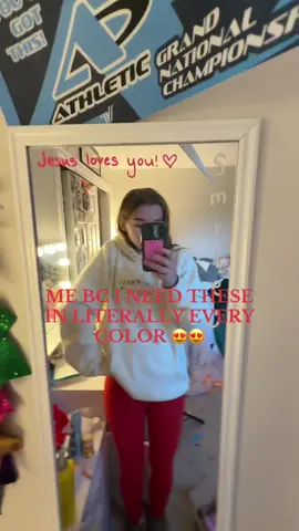 tell me these leggings aren’t adorable 😍🫶🏻 @Halara  • • • #emmabeflippin #halara #leggings #red #fashion 