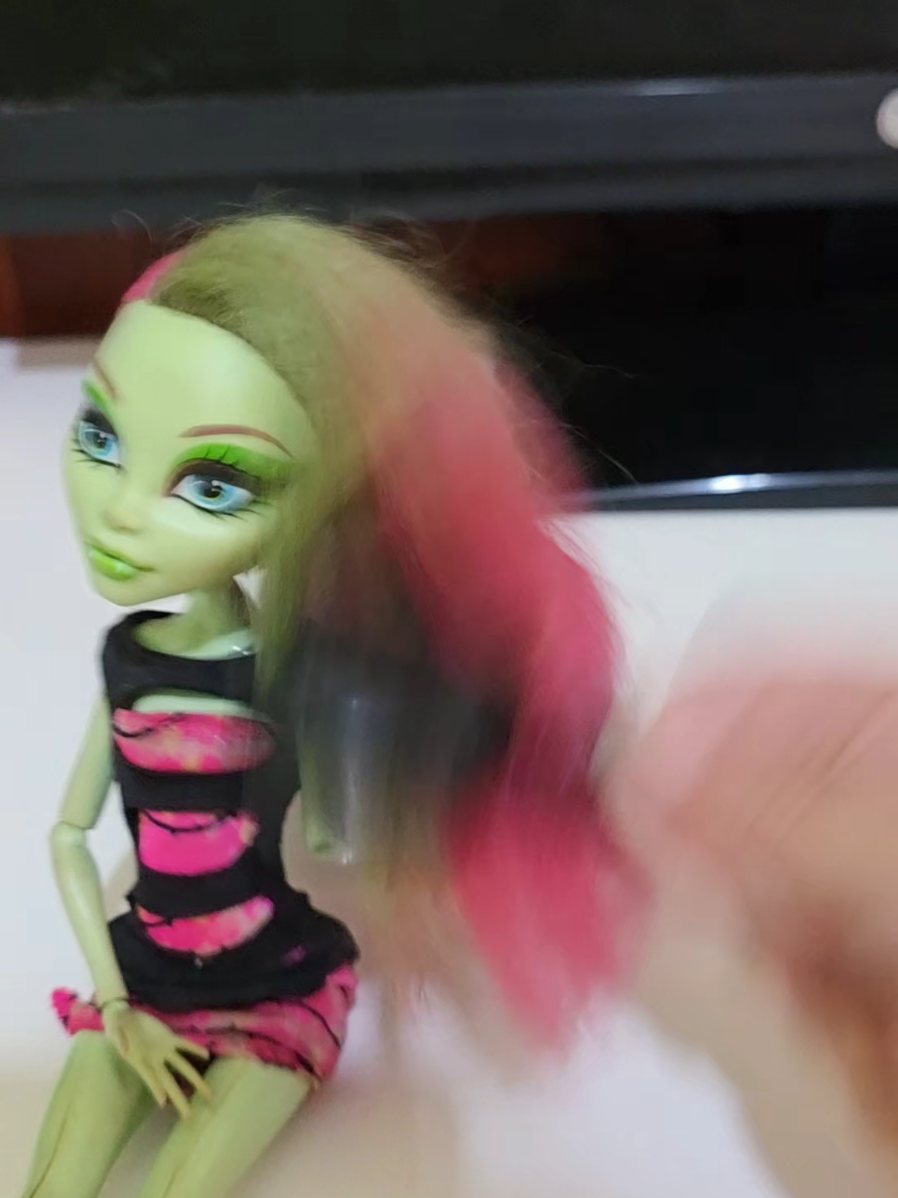 JAJAJAJAJAJAJA literalmente la tengo desde hace mas de 10 años #fypシ゚ #monsterhigh #monsterhighg1 