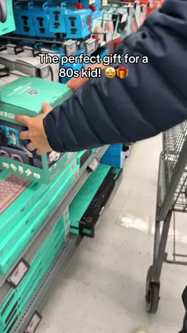 Perfect Christmas gift! 🎁 🤩 #retrogaming #retro #retrogames #projector #retroconsole This VideoGame Projector have 10.000 + 90s retrogames, every 90s kids dream!