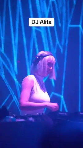 ကဲ၁၂ရက်နေ့ဒီနေ့ညကတော့ladies nightကိုရောက်လို့လာပြန်ပြီဗျာ#pioneermandalay #djphotographer#club #nightlife #mdy 