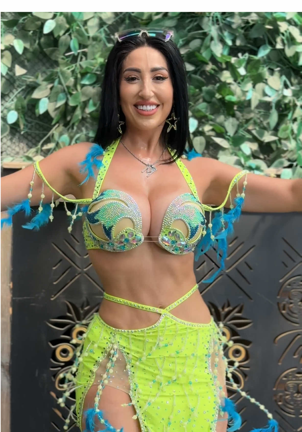 Shake Shake Shake 🤭  #bellydance #bellydancer #dance 