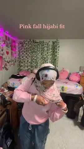 I love pink if u couldn’t tell #dorm #hijabi #fashion 