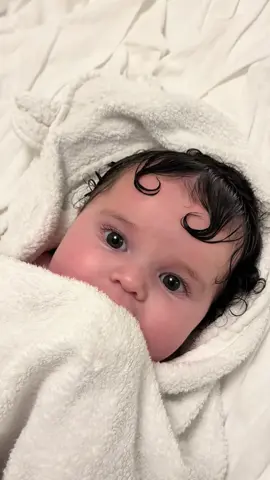 The power of hair styles  #funnybabyvideos #babywinnie #babyvideos #babies #georgieandwinnie 