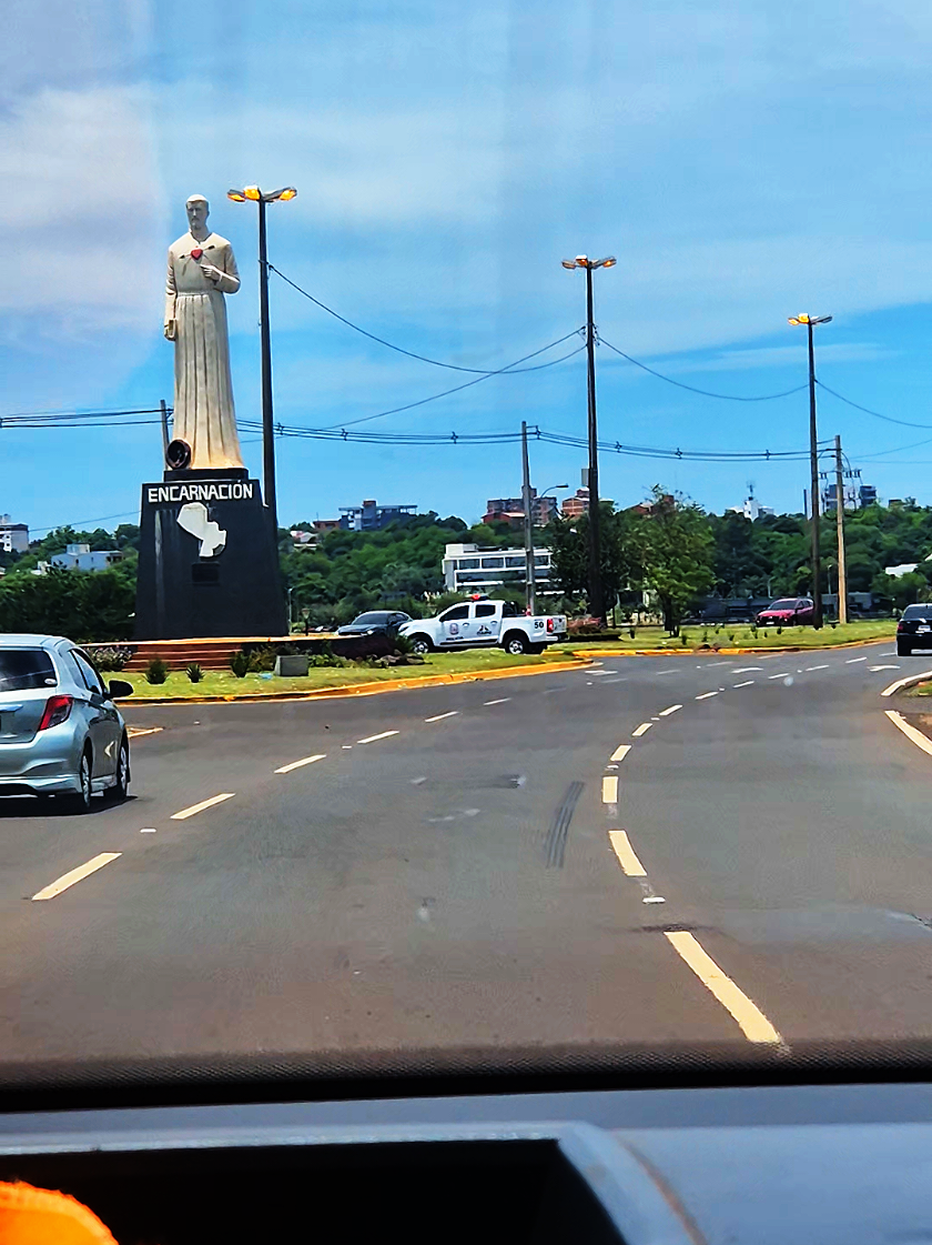 Ruta Py01 acceso a la #PerladelParaguay con el Monumento al primer santo paraguayo #SanRoqueGonzalez  #viraltiktok #Encarnación 