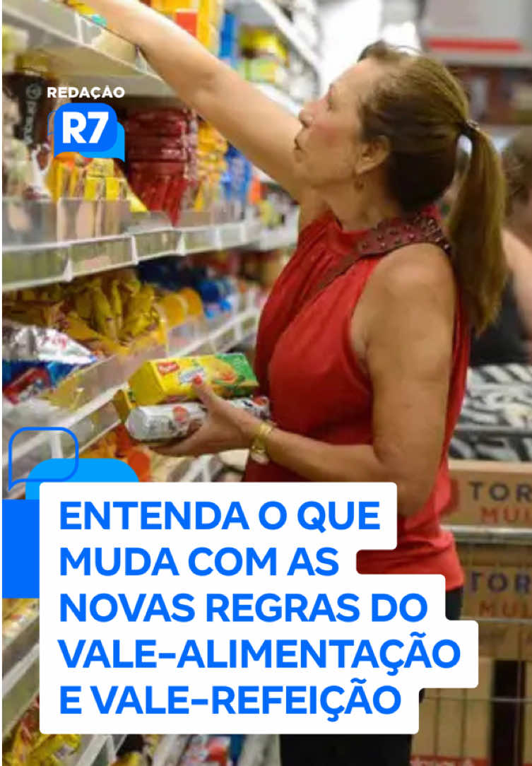 O presidente Lula deve assinar nesta terça (11) o decreto que muda as regras do vale-refeição e vale-alimentação. A iniciativa visa dar mais opções para o trabalhador e baixar preços em mercados e restaurantes. Dennis Pagi te conta mais detalhes do projeto, direto da Redação do R7.  ➡️ Leia mais em R7.com.  #PortalR7 #R7 #RedaçãoR7 