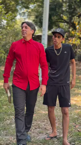 O medo é um dos sentimentos mais paralisantes que existem. Ele não apenas nos impede de agir, mas também nos convence de que não somos capazes. ⠀ Mas a verdade é que o medo nunca vem de Deus. A Bíblia diz: 👉 “Porque Deus não nos deu espírito de medo, mas de poder, de amor e de moderação.” (2 Timóteo 1:7) ⠀ O medo é a voz do inferno tentando calar o propósito que Deus colocou dentro de você. É o inimigo dizendo: “você não vai conseguir”. Mas o Espírito Santo responde: “vai, porque Eu estou contigo!” ⠀ A coragem não é ausência de medo — é avançar mesmo com ele diante dos olhos. ⠀ 🔥 Enfrente o que te assusta. 🔥 Confie no que Deus te prometeu. 🔥 E lembre-se: o medo grita, mas a fé vence no silêncio. #Fé #Coragem #SemMedo #ConfieEmDeus #PeixotoRecife 