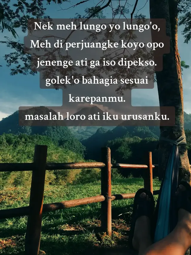 🧂 Bahan-bahan: 500 gram singkong (kupas, potong-potong sedang) 1 liter air untuk merebus 2 siung bawang putih (geprek) 1 sdt garam ½ sdt penyedap (opsional) Minyak goreng secukupnya Untuk taburan: Keju parut (secukupnya, biasanya keju cheddar atau keju mozarella kalau ingin leleh) Susu kental manis (opsional, kalau suka rasa manis-gurih) --- 👩‍🍳 Cara membuat: 1. Rebus singkong: Didihkan air dalam panci, masukkan singkong, bawang putih, dan garam. Rebus sampai singkong empuk dan merekah (±20–25 menit). Jangan sampai hancur. Angkat dan tiriskan. 2. Rendam untuk hasil empuk (opsional tapi direkomendasikan): Setelah ditiriskan, rendam singkong dalam air es yang dicampur sedikit garam selama 30 menit. Tujuannya agar tekstur lebih lembut dan bagian dalamnya berserat cantik. 3. Goreng: Panaskan minyak agak banyak dengan api sedang. Goreng singkong sampai berwarna keemasan dan bagian luar kering renyah. Angkat, tiriskan minyaknya. 4. Penyajian: Tata singkong di piring. Taburi dengan keju parut melimpah. Bisa tambahkan susu kental manis di atasnya kalau suka versi manis-gurih. --- 💡 Tips: Kalau ingin lebih gurih, bisa tambahkan sedikit kaldu bubuk saat merebus. Untuk versi pedas, taburi bubuk cabai atau sambal keju leleh di atasnya. Singkong jenis mentega atau singkong kuning biasanya hasilnya lebih empuk dan legit. #promomakan1111 #story #quotes #jowopride #storyjowo 