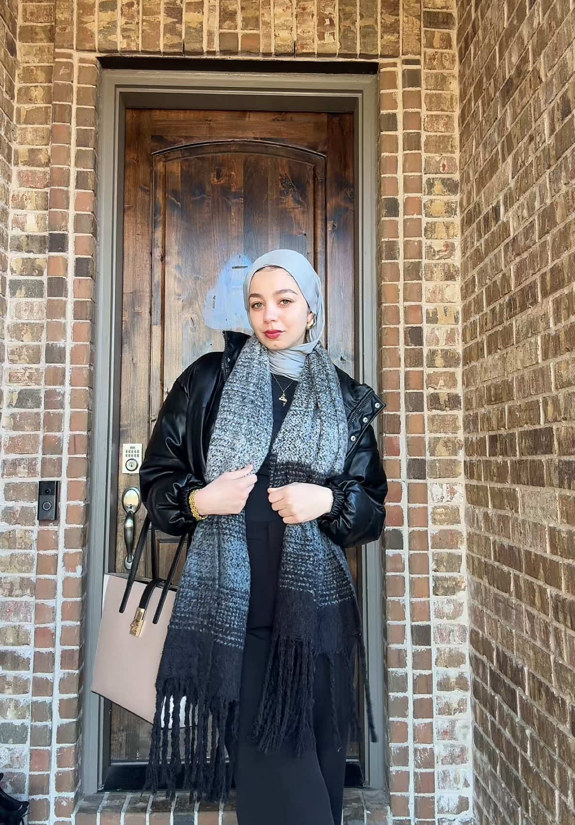 I am freezing  #hijabiootd #modestfashioninspo #hijabifashion #ArabTikTok #winterfashion 