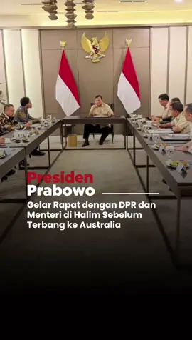 Presiden Prabowo tetap sigap di tengah jadwal padat! 💼🇮🇩 Sebelum berangkat ke Australia, beliau memimpin rapat bersama DPR dan para menteri di Lanud Halim Perdanakusuma. Fokusnya: memastikan program strategis nasional tetap berjalan dan koordinasi pemerintahan terus solid. Kerja nyata tanpa jeda demi Indonesia maju! 💪✨ #PresidenPrabowo #KerjaNyata #DiplomasiIndonesia #SDCVideo #halimperdanakusuma 