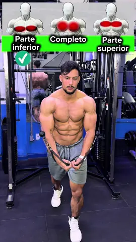 👀 Todo mundo diz que treina peito… Mas o cara só faz supino reto e vai embora 😂 Aí depois reclama que o peito “não cresce igual o do fulano” 💀 Cada ângulo da polia muda o jogo, meu amigo. Quer um peito completo? Aprende a usar a polia DIREITO!