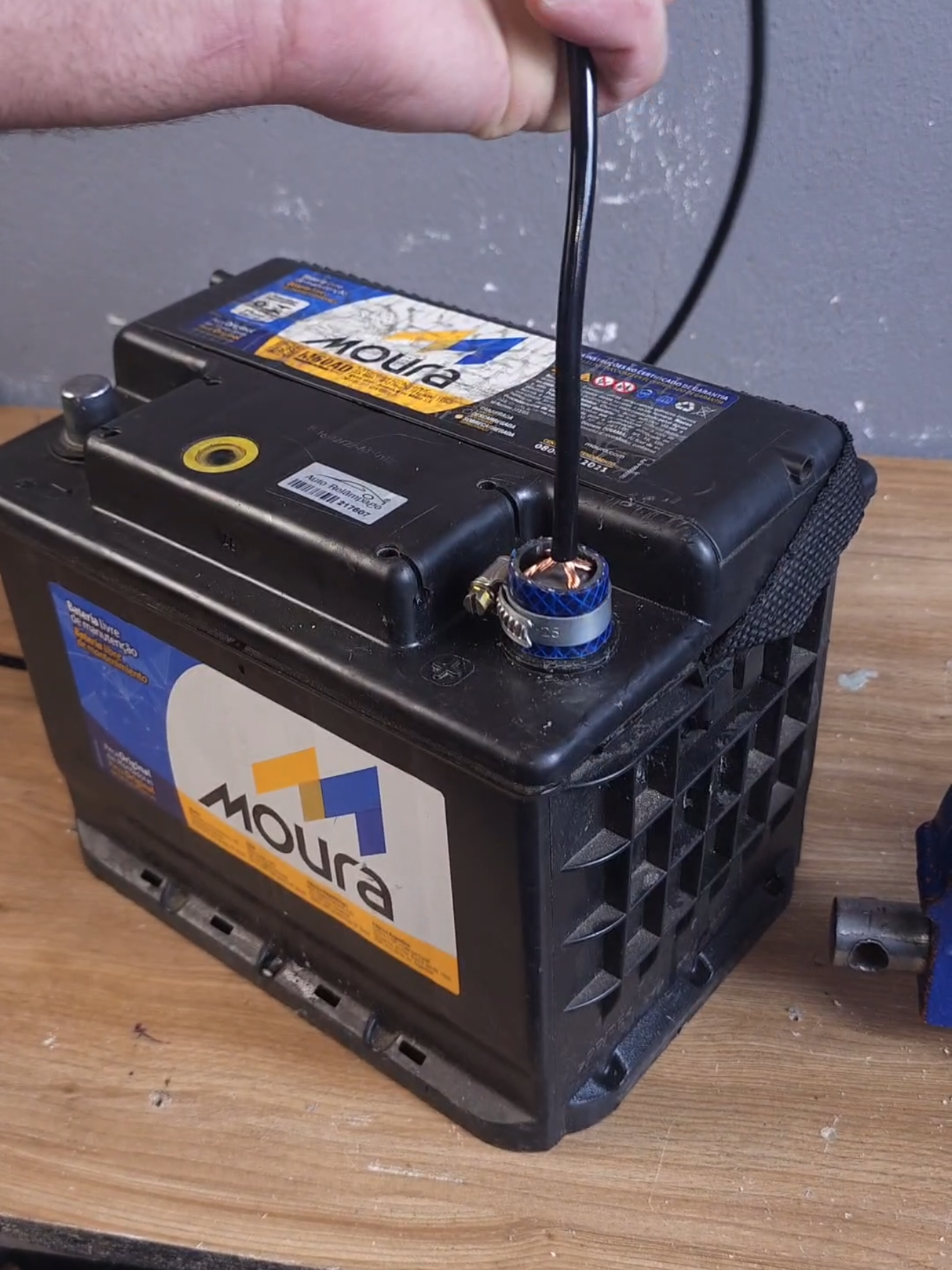 Como consertar o terminal da bateria e deixá-lo como novo! #Bateria #Carro #Reparo #tips #DIY 