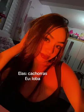 Debaixo da pele de gata eu escondo uma loba 