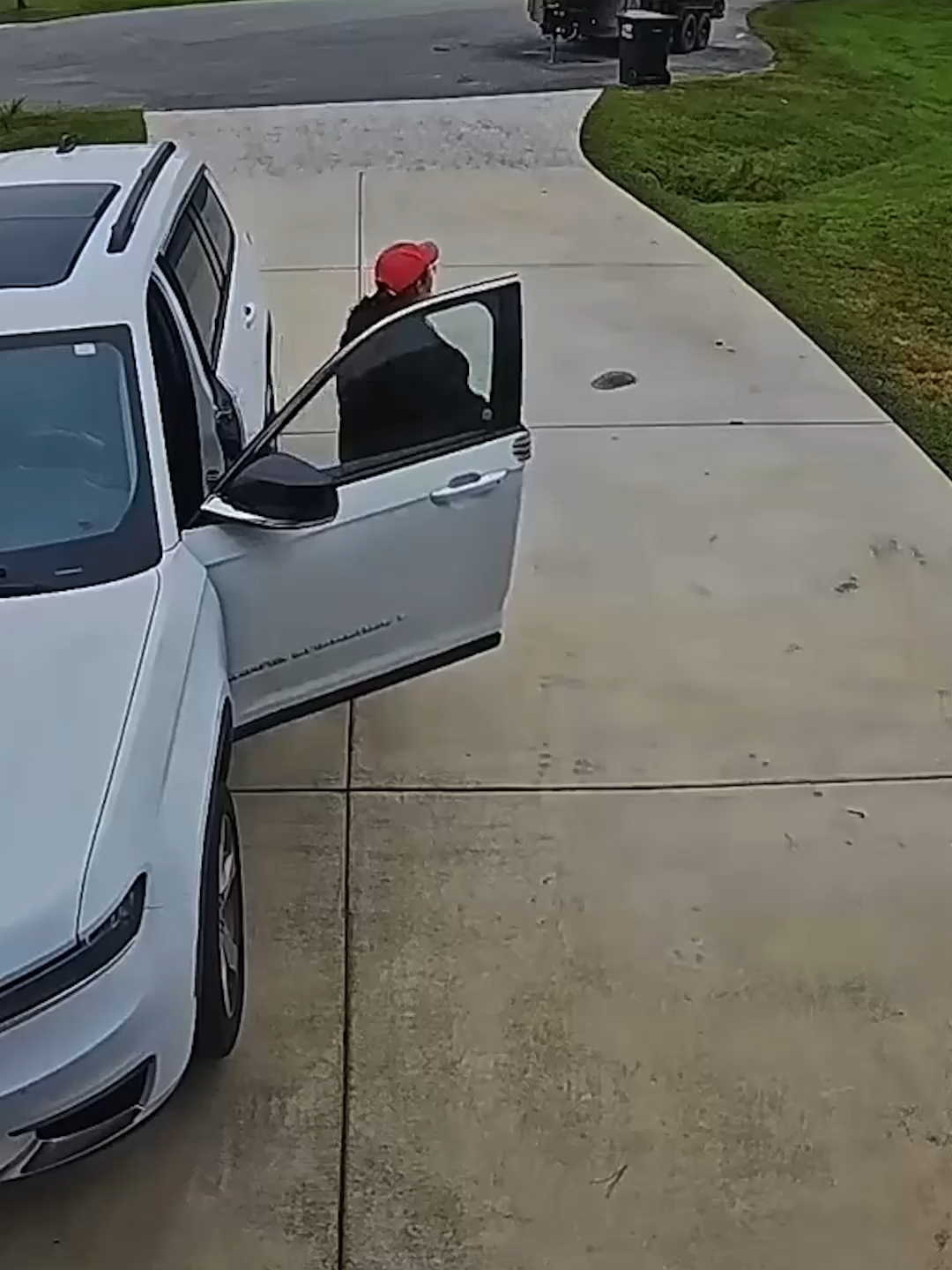 objects in motion stay in motion 😩 🤣 #cctv #homesecurity #propertydamage #carfails #diy #carrepair #fail