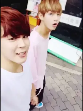 Persahabatan mereka tuh indah banget, bahkan hampir disetiap momen dihidup mereka saling ada satu sama lainnya 💜 #jimin #taehyung #vmin #bts #fyp 