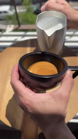 🔥 Latte Art Speed Challenge – #2 🔥 Let’s see how fast (and clean) you can pour. ⏱ Pattern: 5-Heart Tulip 🎯 Time starts when the milk hits the espresso. 🥛 My pour: 14.2 seconds Think you can beat it without messing it up? Save this video, tag me in your attempt Let’s go. 💪 #latteart #baristalife #baristadaily #barista