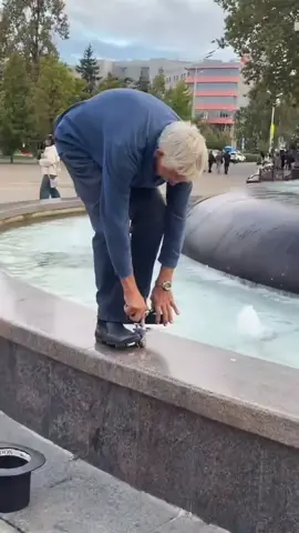 The world’s smallest functional bicycle 😲🤘 via: potomacpress/IG