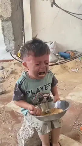 🌏Cầu mong thế giới chấm dứt chiến tranh. Ai cũng có cơm ăn áo mặc. Trẻ con không phải ăn cát thay bột mì🥹🥹🥹 #unicef  #children  #healtheworld  #war  #savechildren 