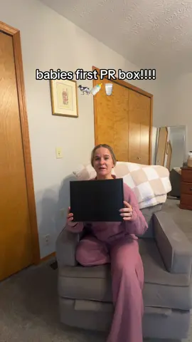 got my first PR box from @The Little Milk Bar and am totally fangirling 🥹🫶🏼🤗 (also do I say milk weird) 🫢 their Black Friday sale starts 11/19 where they're offering 20% off (they only offer 20% off 2x a year!!!) and free gifts with a $75 purchase (while supplies last). Sale starts at 10 am mountain time (12 pm est) for VIPs use code KAITTMCCOY to save #pumpingmom #breastfeeding #oversupply #blackfriday 