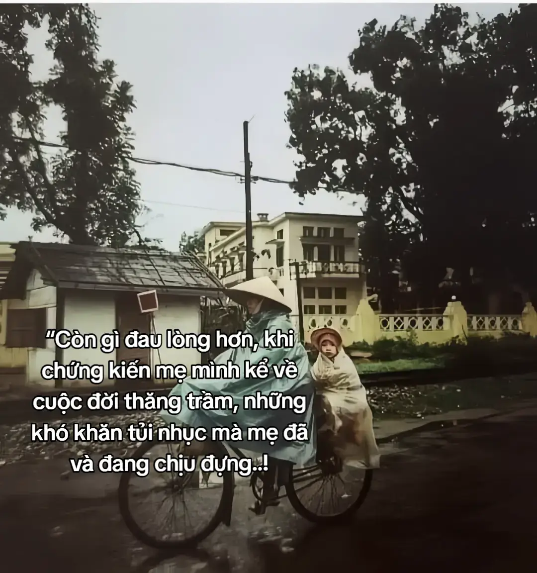 “Còn gì đau lòng hơn, khi chứng kiến mẹ mình kể về cuộc đời thăng trầm, những khó khăn tủi nhục mà mẹ đã và đang chịu đựng..!#xh #tamtrang 