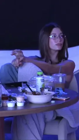 Hailey en el streams de Justin 🔥 #justinbieber #haileybieber #haileybaldwin #mother #rhode 