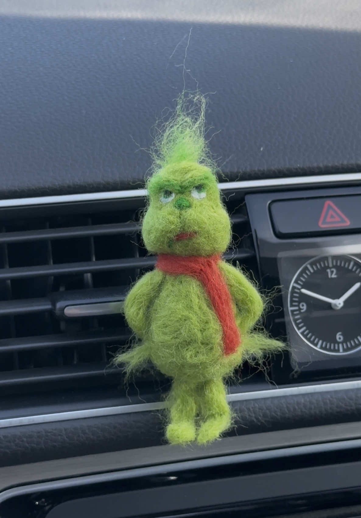 I had to post again because I think he deserves all the love 💚 #thegrinch #needlefelting #wool #hobby #asmr 