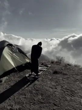 #ustadzadihidayat #kajianislam #hijrah #dakwah_islam #islam  urusan dunia dan akhirat itu harus seimbang jangan fokus pada dunia tapi akhirat tidak di laksanakan 