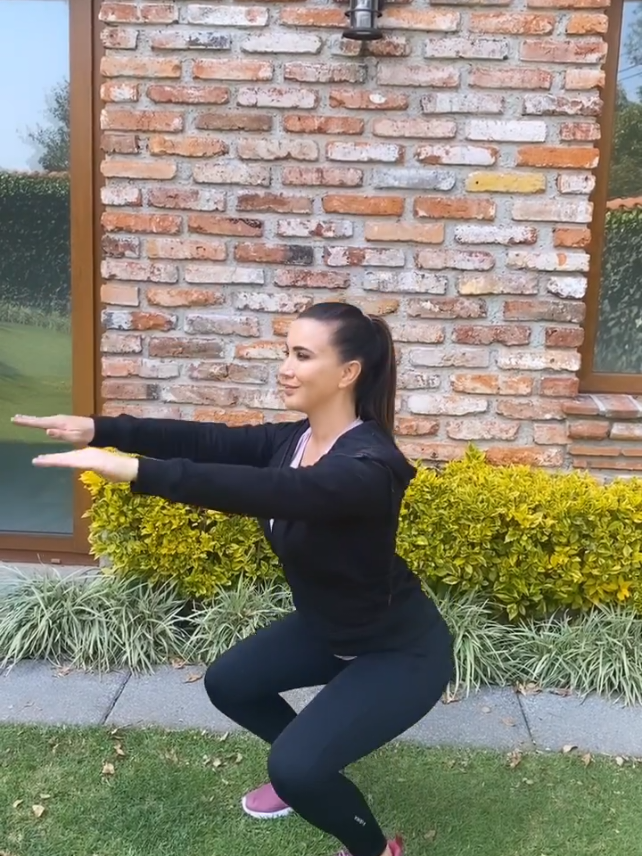 Mariazel En Leggins Haciendo Ejercicio #leggins #lindas #hermosas 