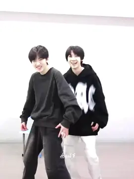 : cp nik cũm dễ huôngg😚 #takiham_zuoqihan_左奇函 #duongbacvan_yangbowen_杨博文 #tffamily_4th_generation #xuhuong #fyp 