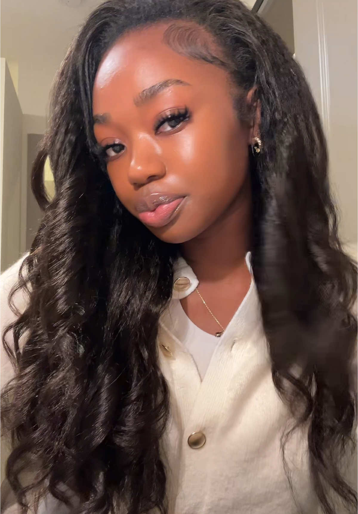 Small head friendly !! #grwm #halfwig #yakistraight #curlyme 