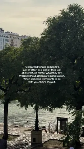 Klar, hier ist Version 2 ohne Gedankenstriche: I’ve learned to take someone’s lack of effort as a sign of their lack of interest, no matter what they say. Words without actions are manipulation. When someone truly wants to be with you, they’ll show it. #deeplines #quoteoftheday #fyp #goviral #foryou 